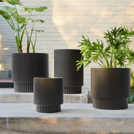 202347_0030_fluted-ficonstone-indoor-outdoor-planters-z